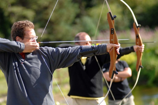 Competitive archer in a friendly atmosphere